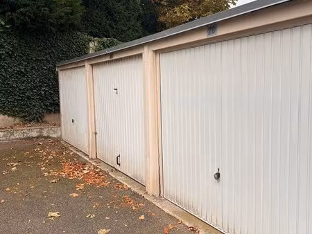 box fermé à louer – elbeuf – résidence sécurisée