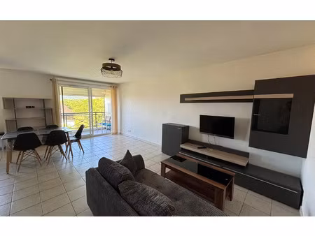 location appartement  m² t-2 à cessy  1 350 €
