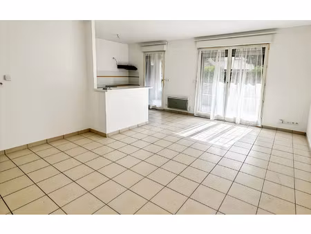 location appartement  m² t-2 à tours  630 €
