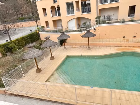 a vendre gréoux les bains  t2 avec bail commercial dans résidence