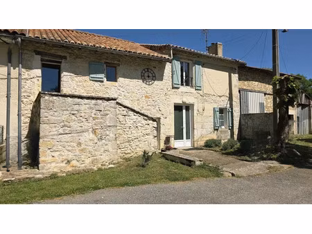 vente maison 3 pièces 130 m² à montbron (16220)  160 500 €