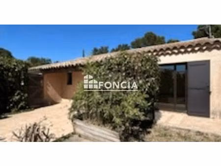 plan d'orgon   maison de plain pied 84 m2 édifiée sur 409 m2   avec garage