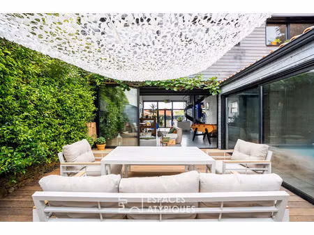 loft contemporain avec piscine intérieure et terrasses