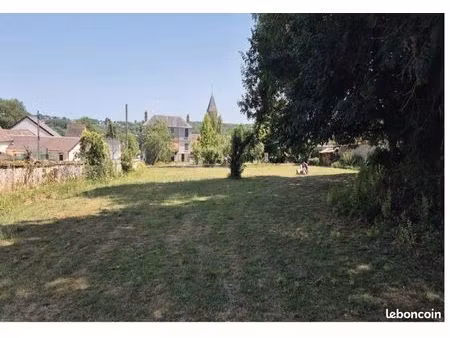 terrain 818 m² echarcon