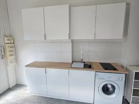 lou studio 18 mètres carrés sur aubagne avec jardin et place de parking