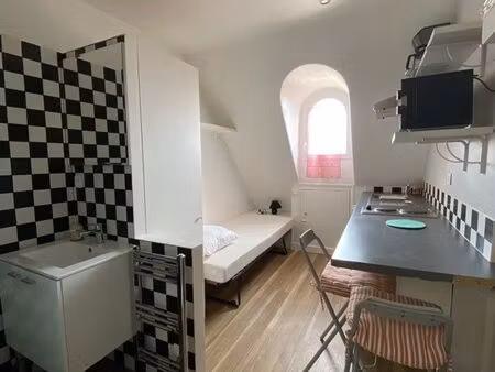 chambre de bonne meublée 8eme
