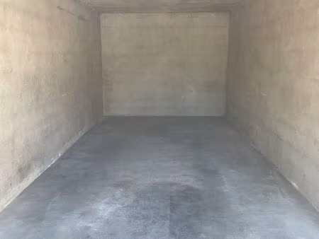 garage extérier fermé