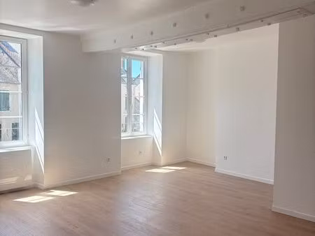 location appartement f3/t3 duplex à moulins-engilbert avec jardin