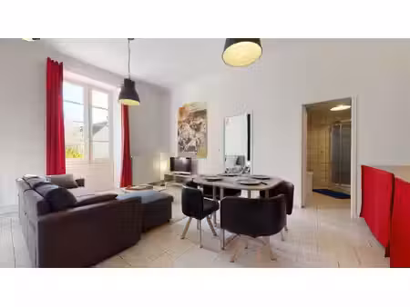 appartement de plain-pied avec terrasse et parking – centre-bourg de saint-cyprien...