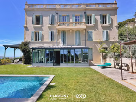 roucas-blanc – propriété de 445 m² avec vue mer exceptionne