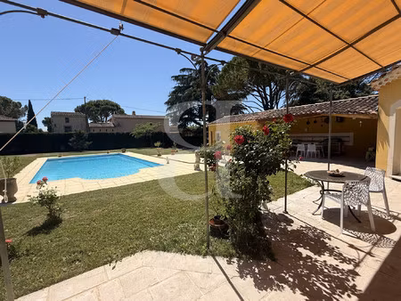 belle villa avec double garage et piscine à valréas