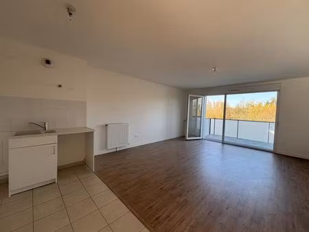 4 pièces en duplex de 77 30m² au 1er étage avec balcon c214