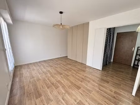 très t1 bis refait à neuf