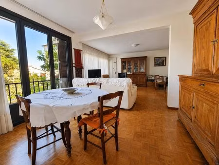 appartement t5 + terrasses + garages +parking