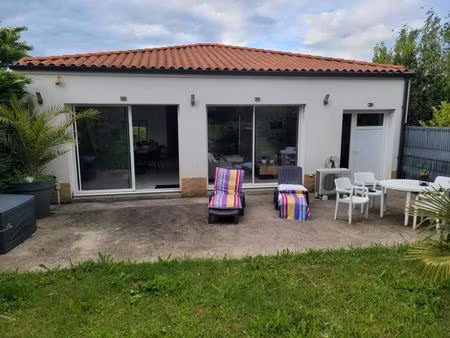 maison 3chambres  un bureau récente de 2019. sans frais d'aménagement
