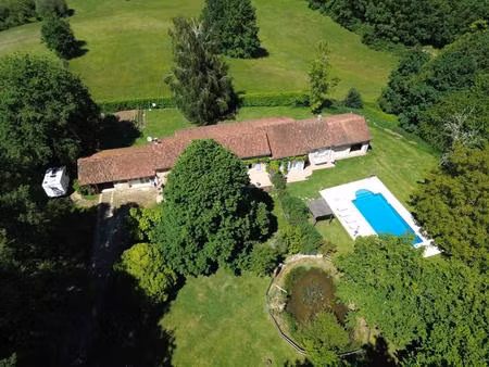 maison en pierre et son gite habitables immédiatement