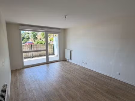 bel appartement t2 avec grand terrasse