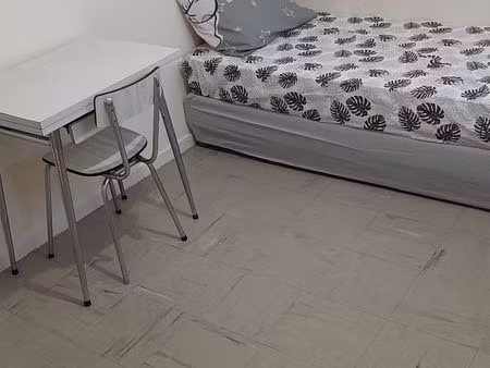 chambre meublée