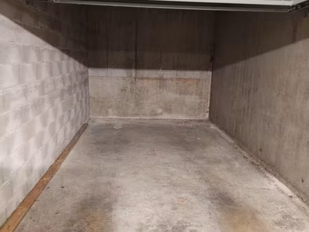 loue garage 17 m2