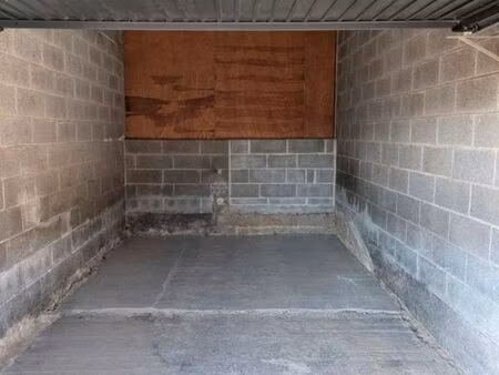 garage / parking