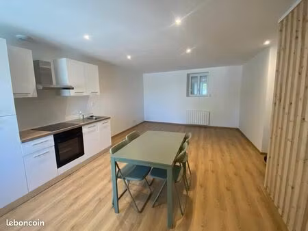 maison de ville meublée t3