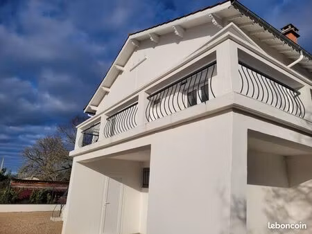maison avec local professionnel ou bureaux bressols