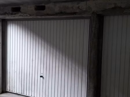 garage fermé  centre peymeinade