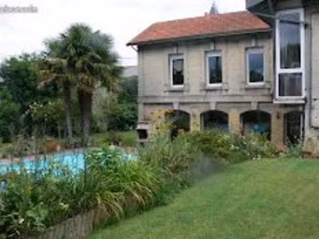 grande maison en pierre a louer