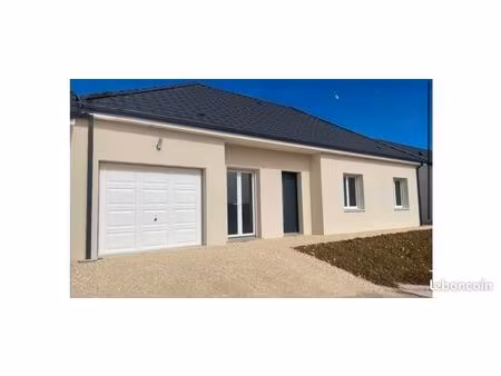 maison de plain-pied située a la chapelle saint ursin
