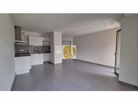 rare : pau centre ville immeuble recent 67 m2 avec terrasse 