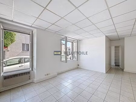 bureau à louer à maisons-alfort (41 m²) : l'espace idéal pour votre activité au rdc !