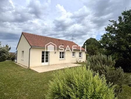 pavillon en pleine nature avec vaste terrain et dépendances