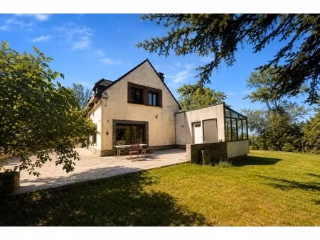 propriété de charme avec installations équestres sur plus de 3 500 m² à plailly (60)