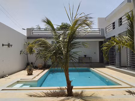 a louer belle villa moderne 3 chambres avec piscine à