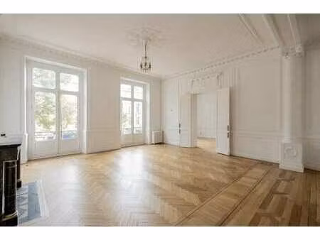 location bureaux 115 m² à 555 m²