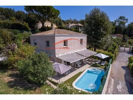 villa récente 5 pièces avec jardin et piscine au calme absolu