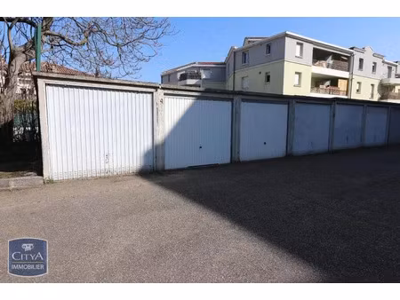 parking à louer 13.2 m² - avignon (84) - 55€