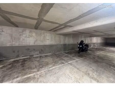 double place de parking dans résidence récente et sécurisée à pied du centre-ville