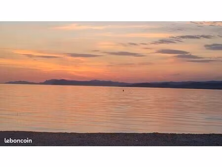 authentique duplex provençale vue mer et lac au calme