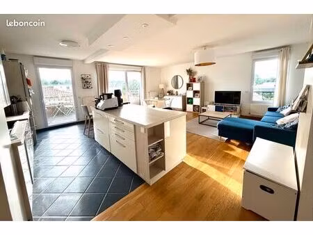 t4 lumineux 98 m² avec terrasse dernier étage – francheville bel air