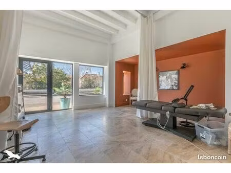immeuble 79 m² ares