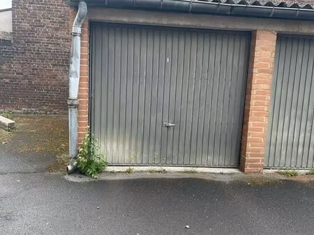 ? garage / box fermé – 12 m² – dans cour sécurisée à 2 min du métro