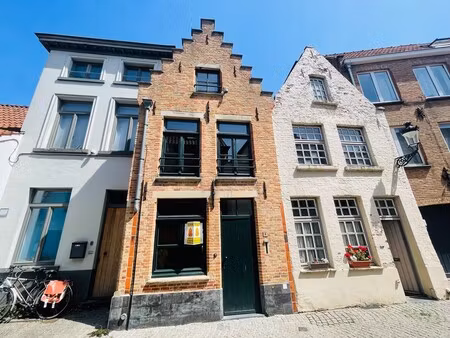 brugge centrum  in charmante rustige straat  nette karaktervolle knusse stadswoning met pa