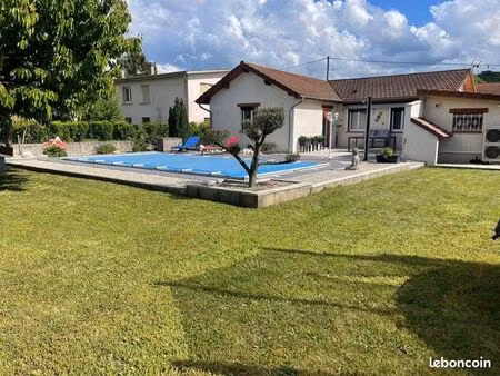 propriété 4 pièces 140 m²