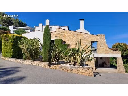 maison 10 pièces 250m²