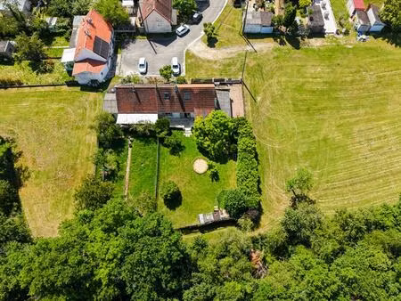 maison de charme dans une impasse  calme et potentiel à venesmes