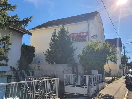 maison 10 pièces 243 m²