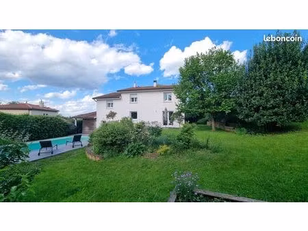 belle maison familiale de 167 m² avec piscine sur terrain de 1271 m²