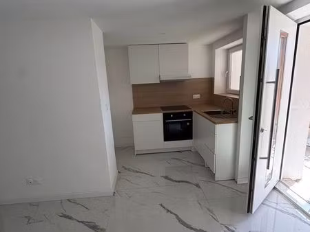 superbe 3 pièces entièrement rénové avec chauffage au sol en rez de jardin