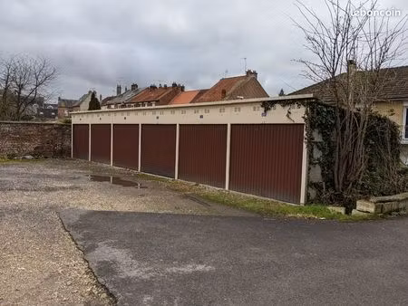parking couvert et sécurisé
